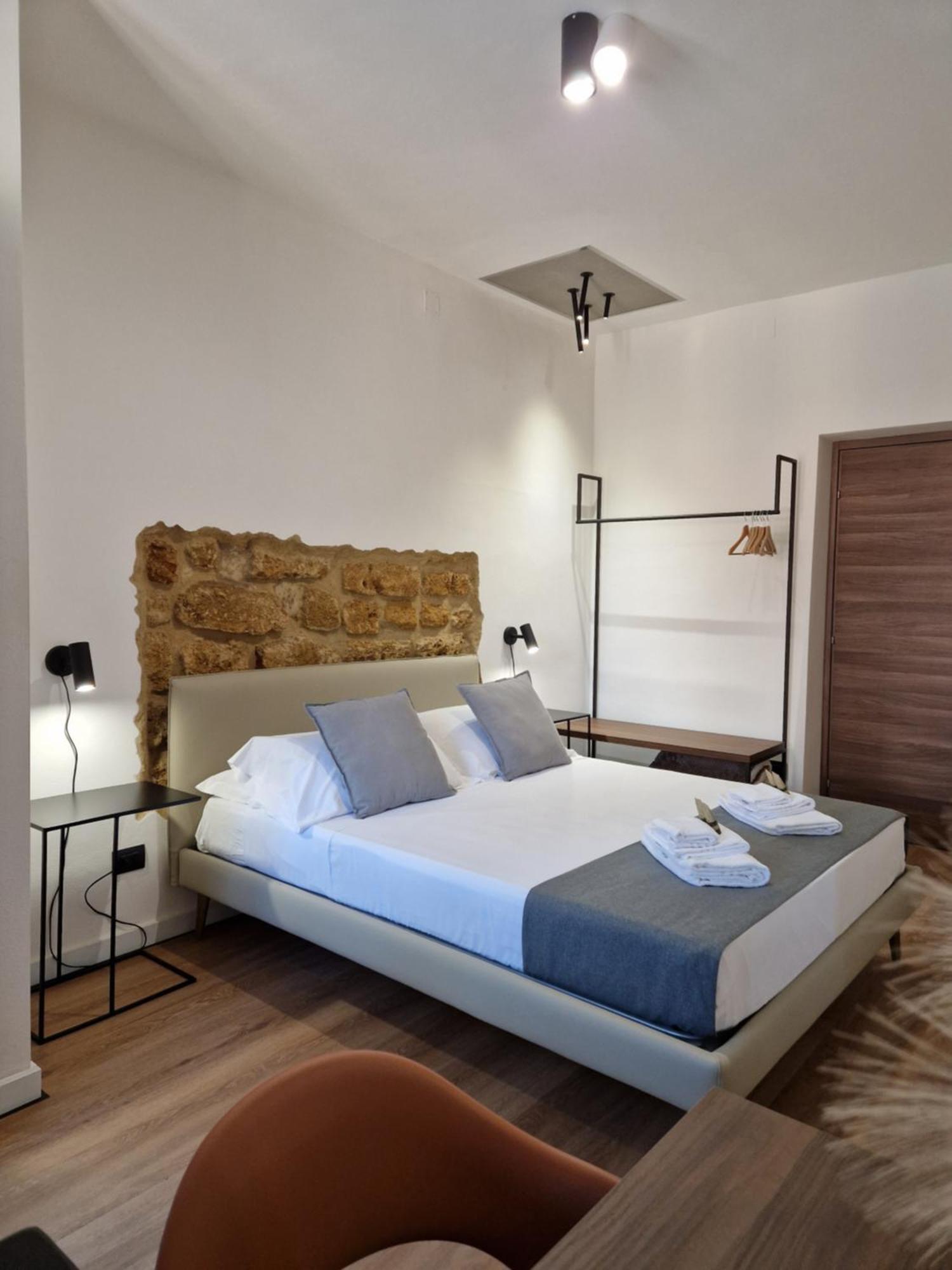 Bed & Breakfast Lekythos