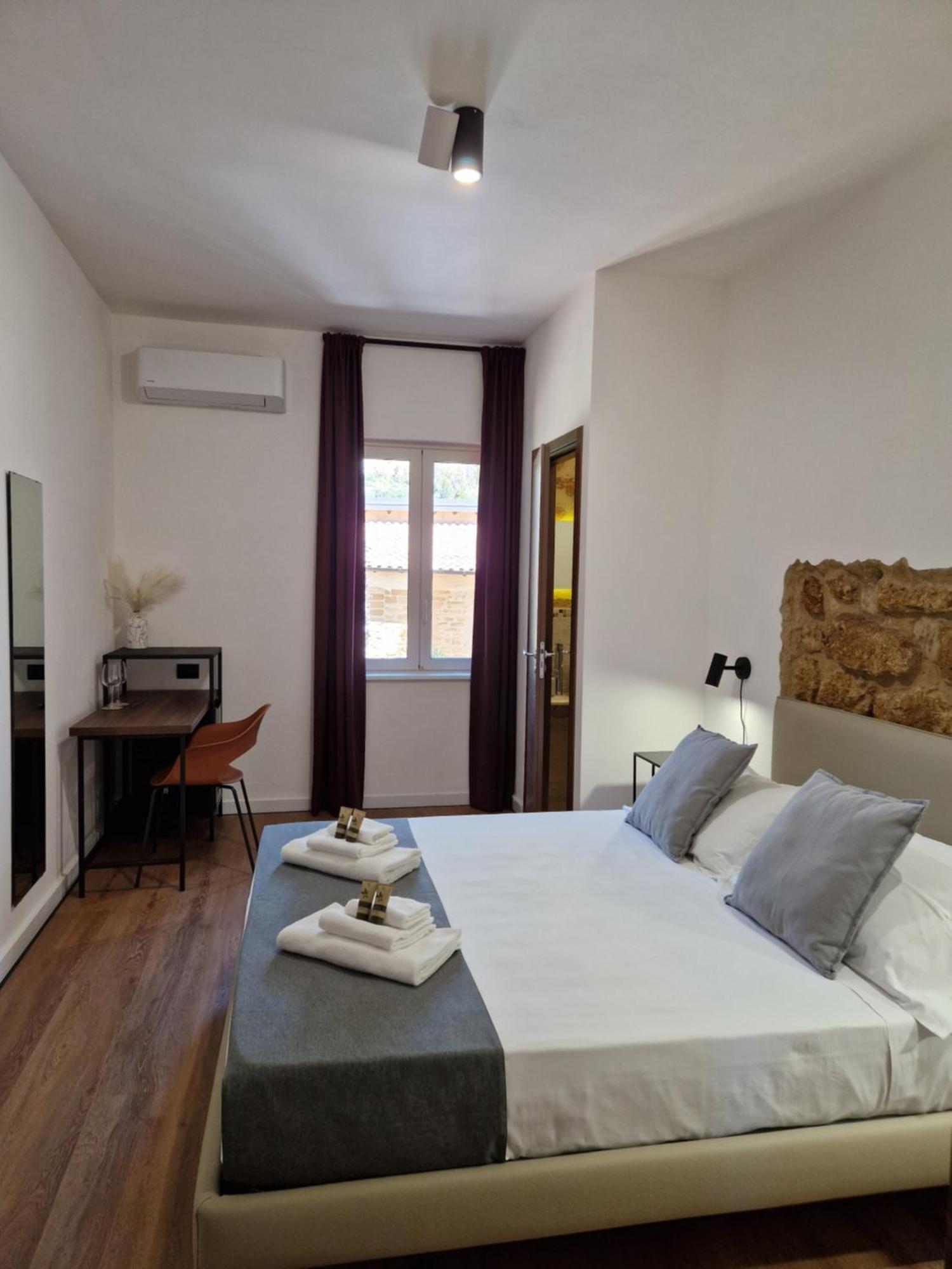 Bed & Breakfast Lekythos 2*