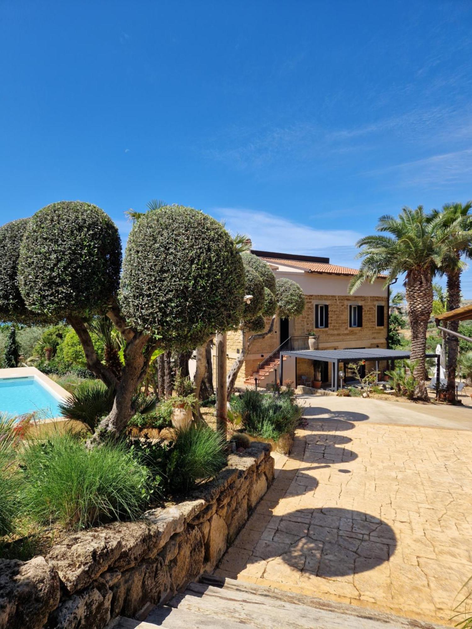 Bed & Breakfast Lekythos