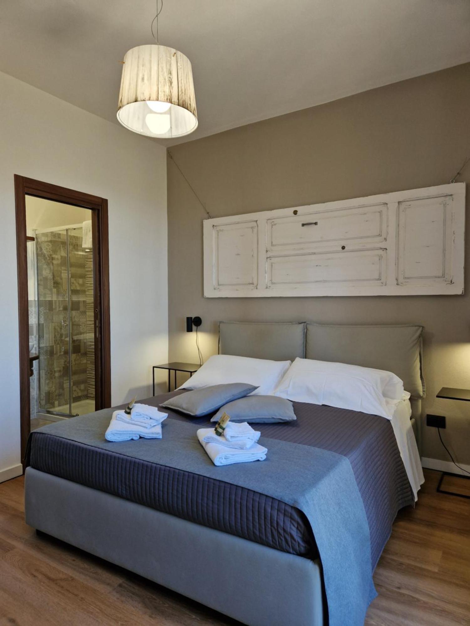 Bed & Breakfast Lekythos