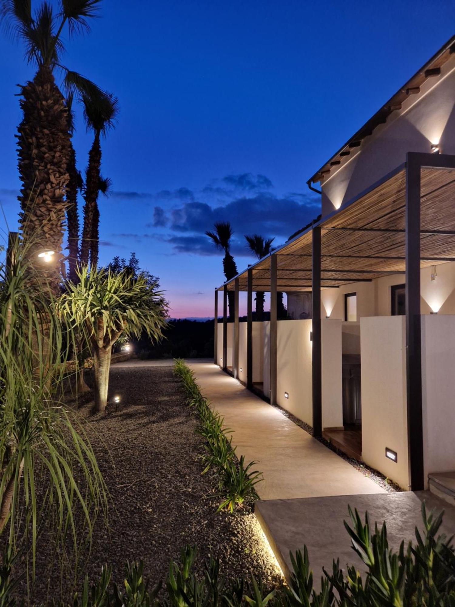 Bed & Breakfast Lekythos